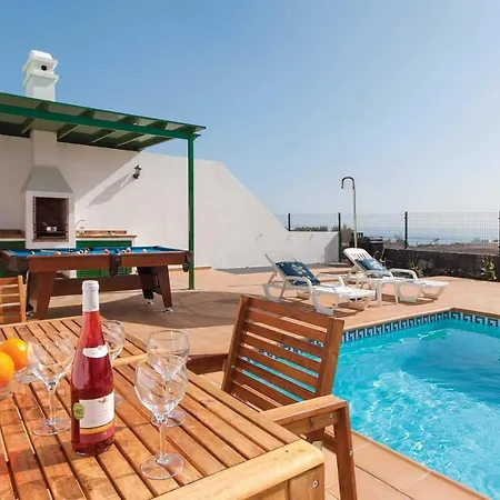 Playa Blanca Sleeps 6 Air Con Wifi