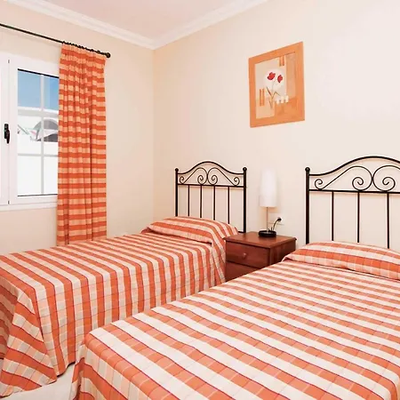 Villa Playa Blanca Sleeps 6 Air Con Wifi *